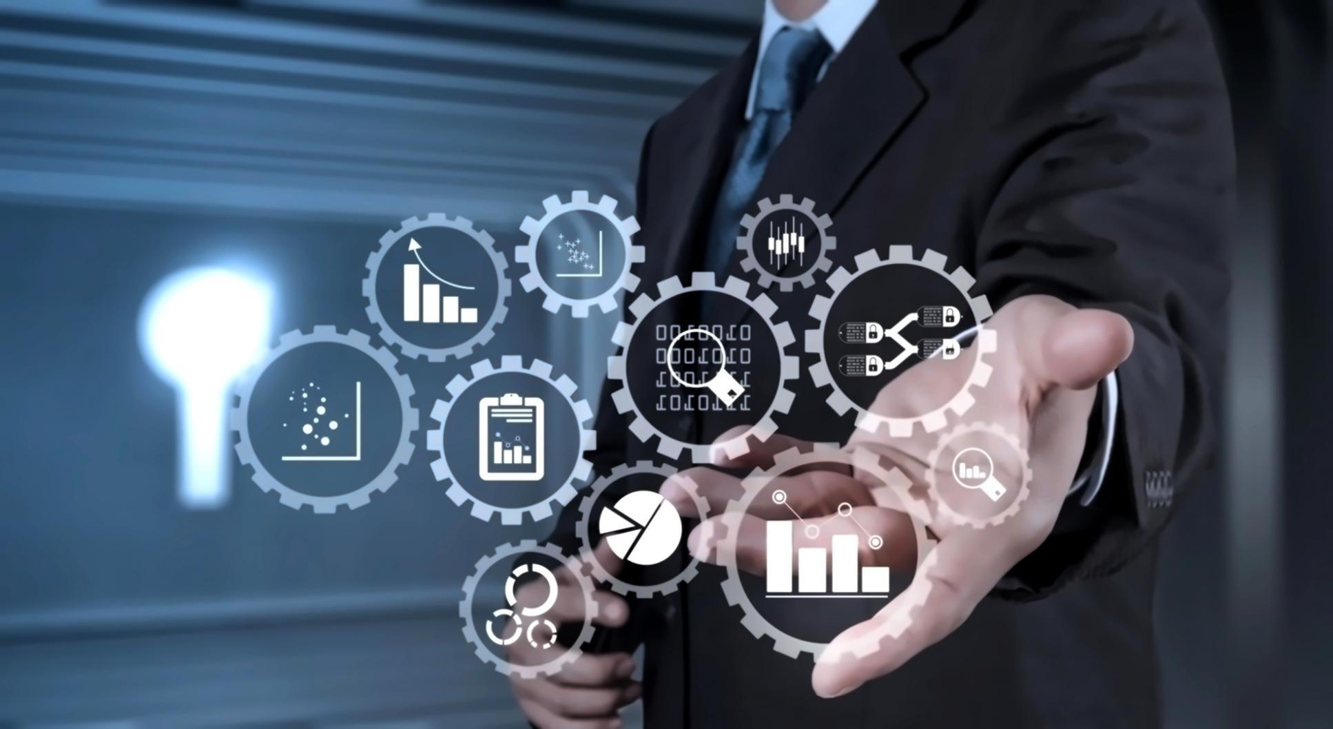 Estudiantes aprendiendo SEO local con enfoque personalizado